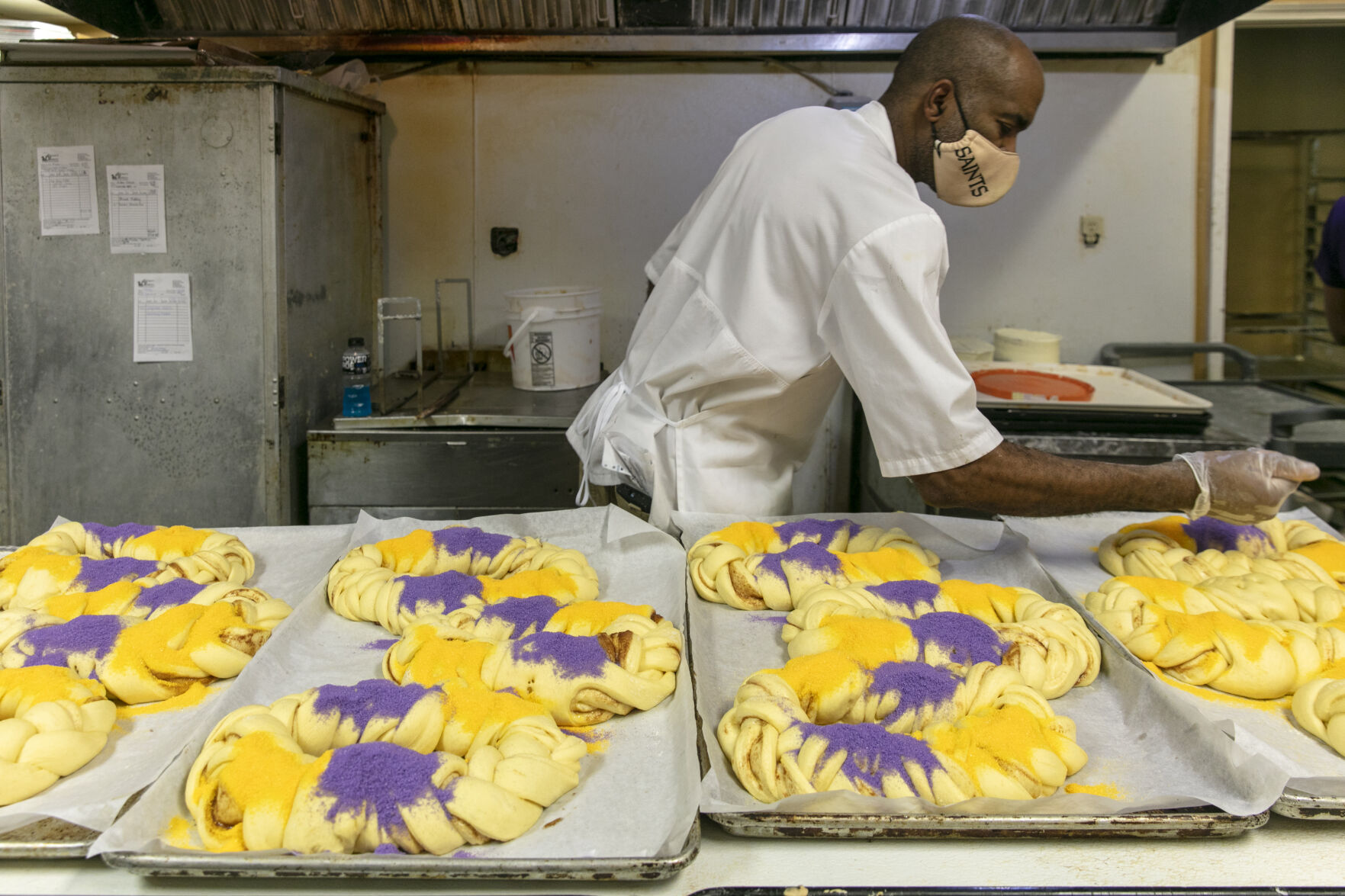 NO.kingcake.adv_24.JPG